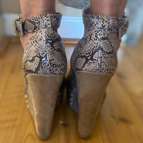 Chinese Laundry Reptile Wedges - Picture 3 of 3